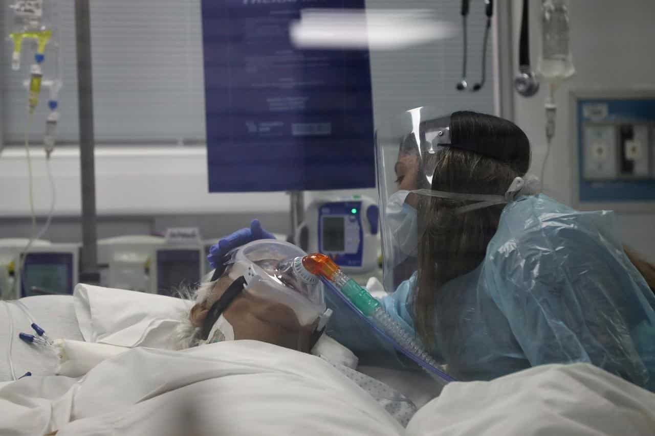 Chile hospital invites in COVID patients' families, gives them rare chance to say goodbye Chile hospital invites in COVID patients' families, gives them rare chance to say goodbye