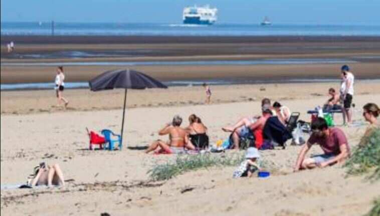 UK sizzles as mercury soars to 32.6° C: Hottest day of the year so far