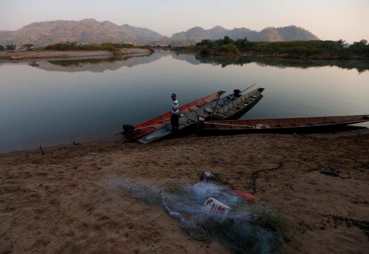 One dead, six missing after Myanmar boat sinks on river in China One dead, six missing after Myanmar boat sinks on river in China