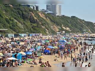 Britons flout social distancing norms in beaches amid COVID-19