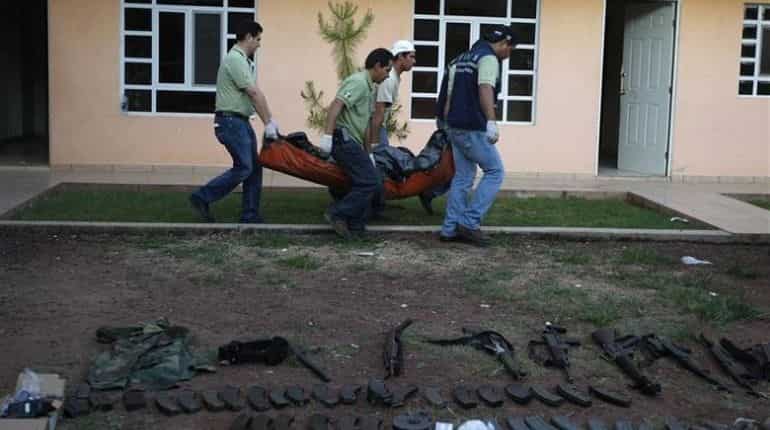 Gang war: 14 bodies found by roadside in Mexico