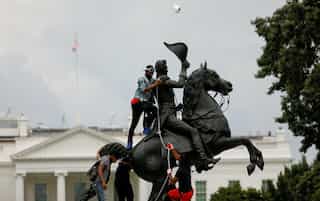 Four men charged for trying to pull down statue outside White House