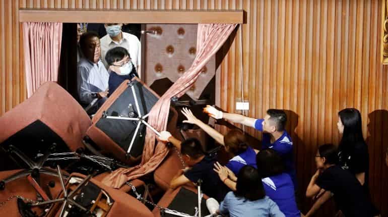 Fighting, vandalism in Taiwan after Opposition occupies Parliament