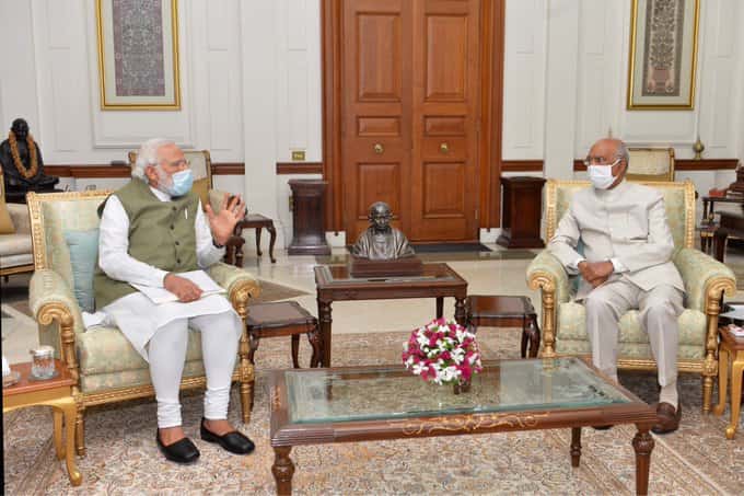PM Modi meets President Kovind, briefs him on issues of national, international importance PM Modi meets President Kovind, briefs him on issues of national, international importance