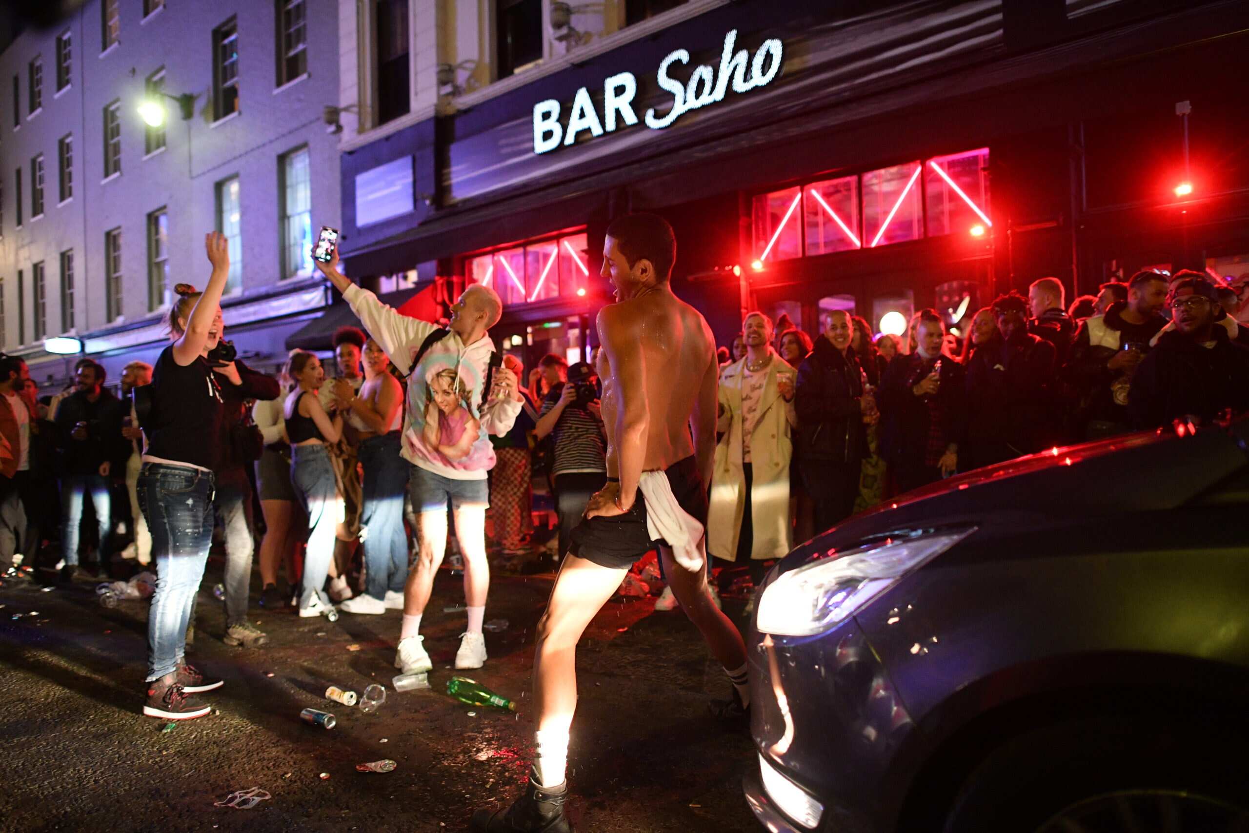 Drunk people can't socially distance, UK police conclude Drunk people can't socially distance, UK police conclude