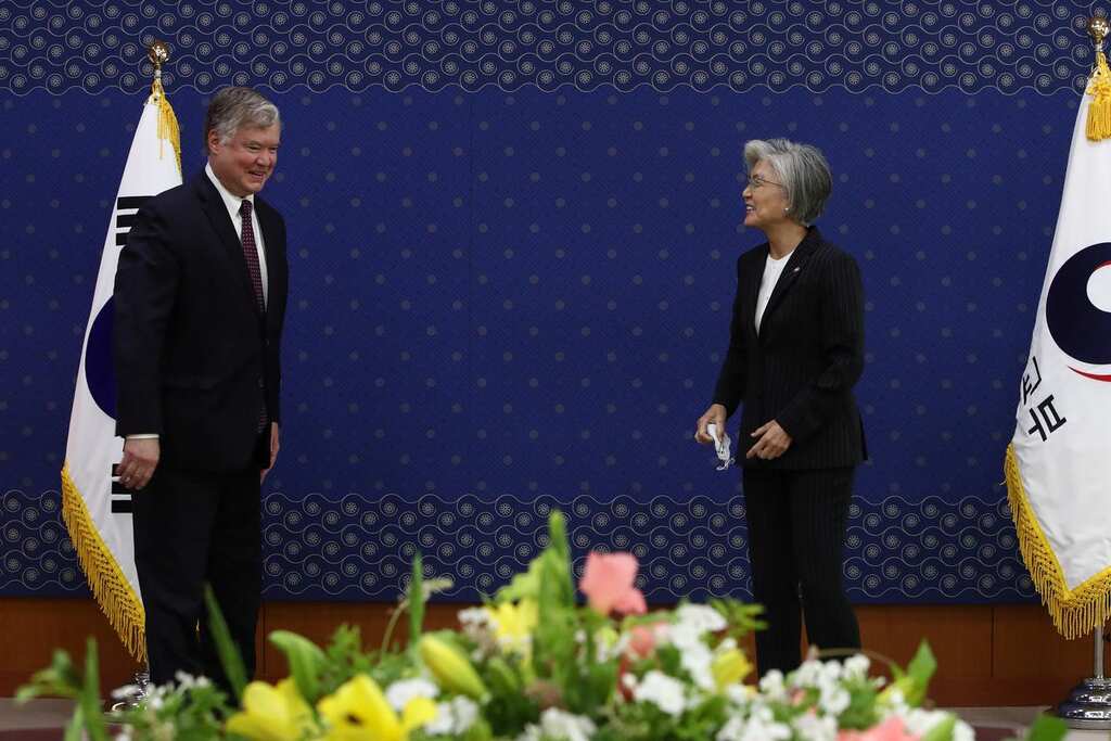 US envoy denies wanting North Korea meet, but says ready to talk