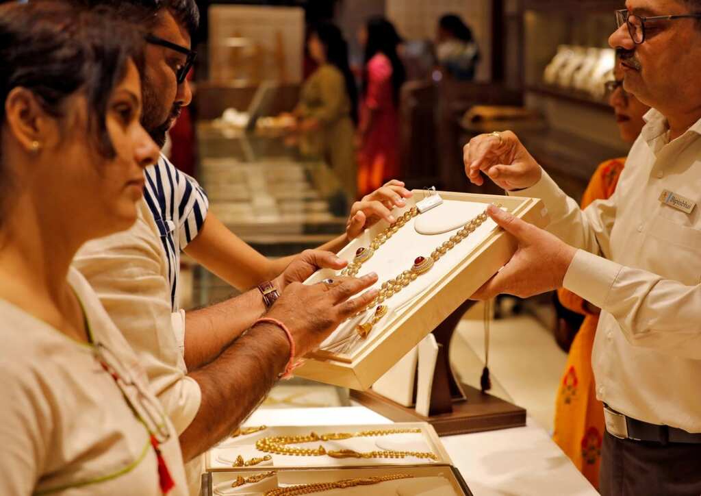 Indian travel curbs thwart gold smugglers, boost lawful market place