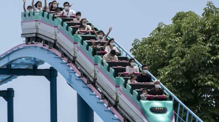 Japan: Theme parks instruct riders to keep their 'screams inside' and be 'serious' Japan: Theme parks instruct riders to keep their 'screams inside' and be 'serious'