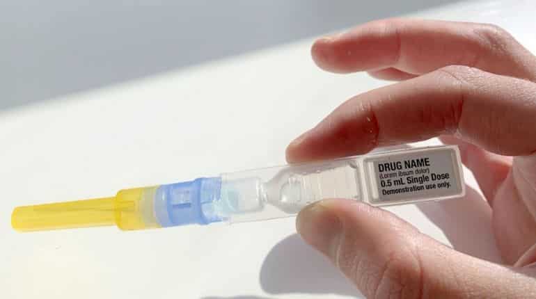 US invests heavily in a company, without a factory, to deliver COVID-19 vaccine