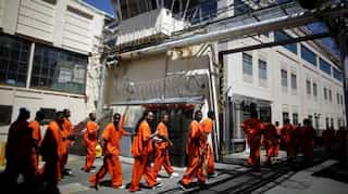 US judge delays first federal executions in 17 years