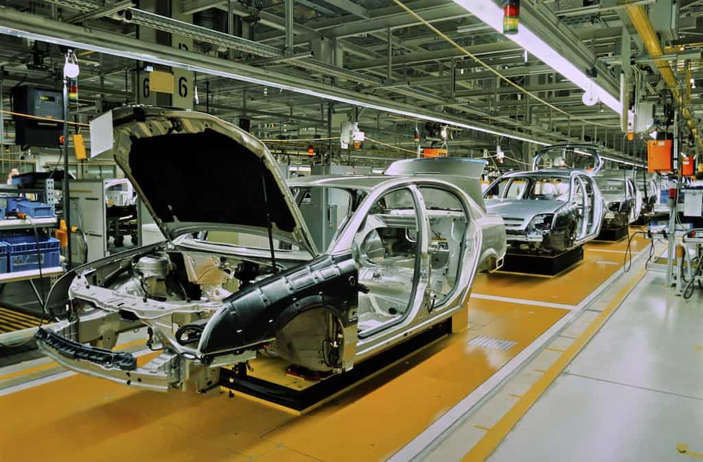 German car market in reverse gear; 4,00,000 car industry jobs in danger