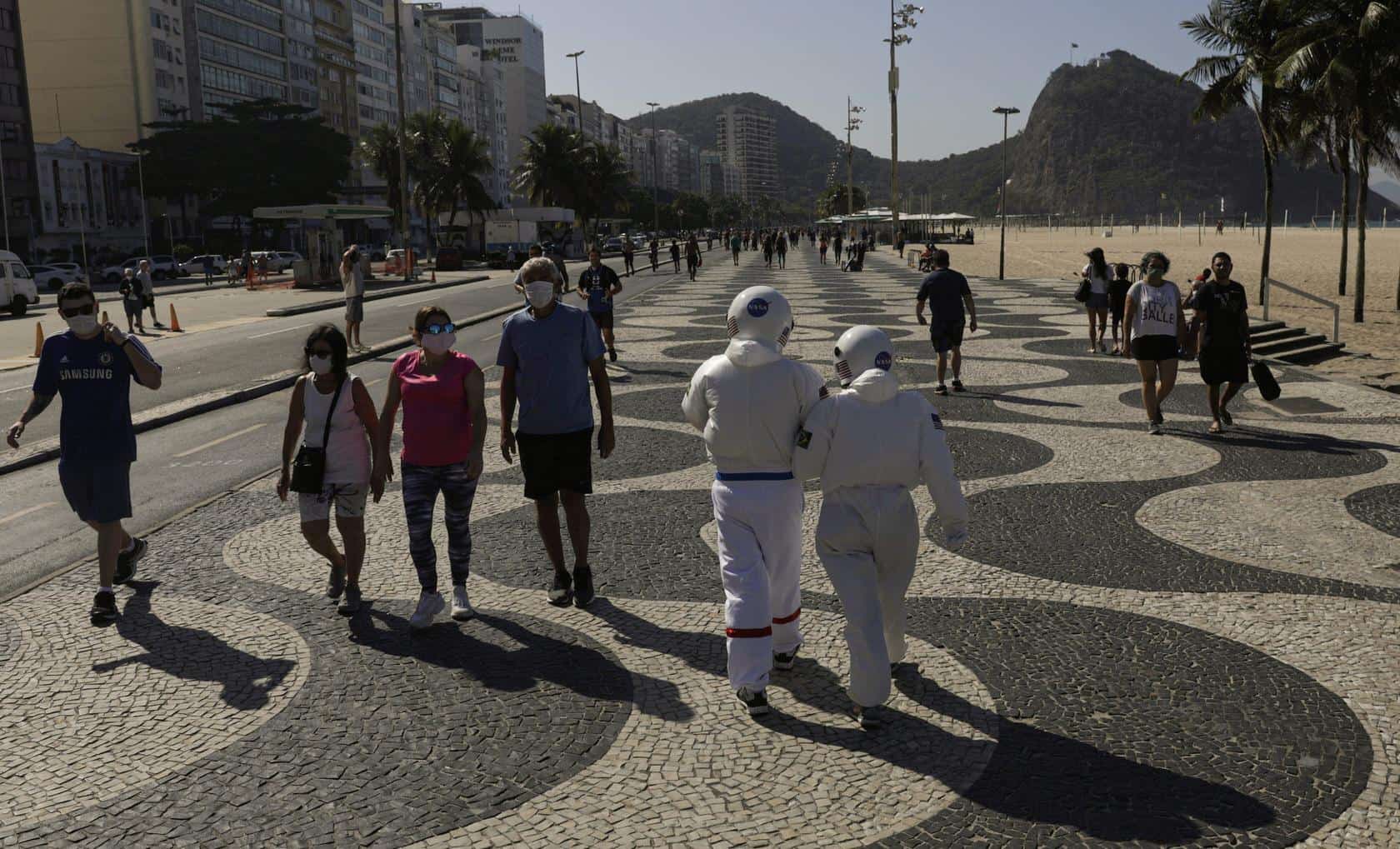Brazil couple dons astronaut suits to fight coronavirus in style Brazil couple dons astronaut suits to fight coronavirus in style