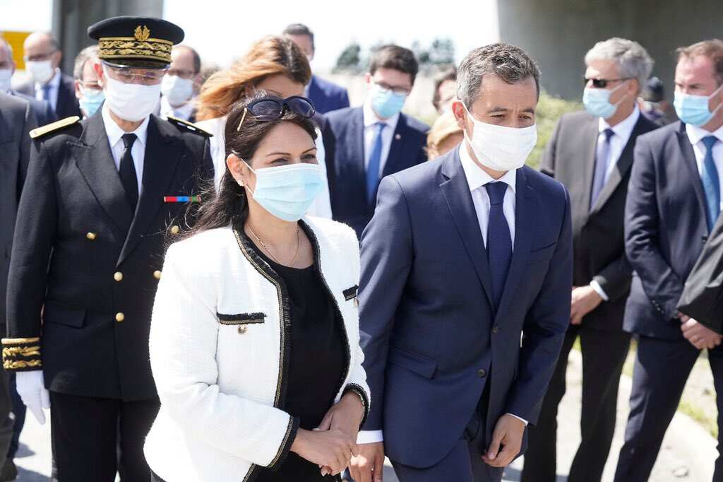 Britain, France agree joint unit to fight migrant traffickers