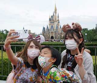 Tokyo declares 'red alert' amid spike in coronavirus cases
