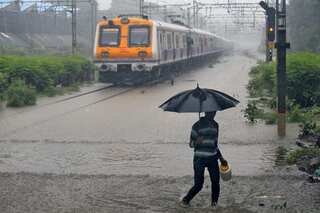 Buildings collapse in heavy rain in Mumbai, kill eight