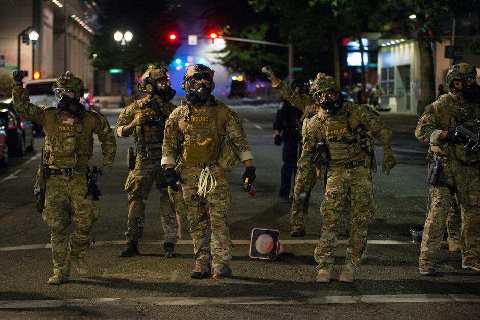 US cracks down on Portland protesters after Trump order to protect monuments
