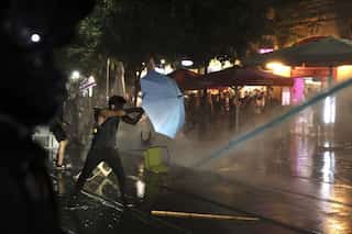 Israeli police fire water cannons to disperse anti-govt protests