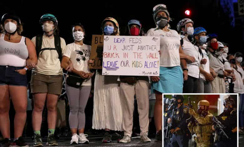 Portland moms form human chain to shield protesters from federal troops Portland moms form human chain to shield protesters from federal troops