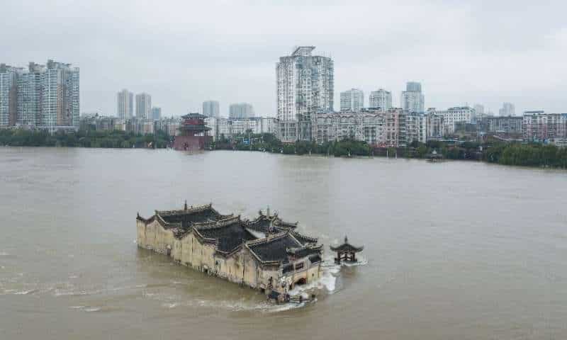 Flood alert raised to the highest level in China: Major dams discharge water