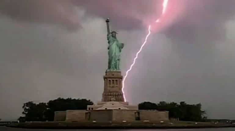 Man captures exact moment lightning strikes Statue of Liberty; footage goes viral Man captures exact moment lightning strikes Statue of Liberty; footage goes viral