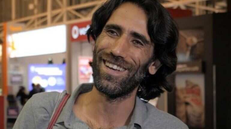 Behrouz Boochani: Kurdish-Iranian writer granted refugee status in New Zealand Behrouz Boochani: Kurdish-Iranian writer granted refugee status in New Zealand