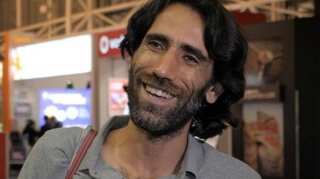 Behrouz Boochani: Kurdish-Iranian writer granted refugee status in New Zealand