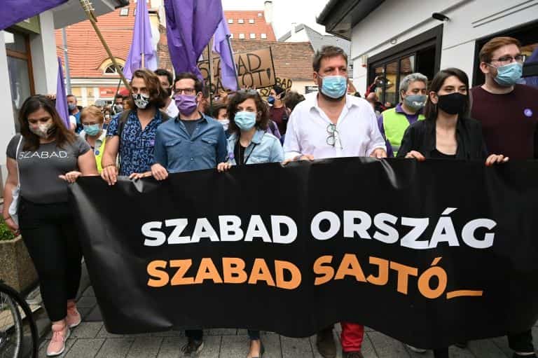 Journalists resign from Hungary news site en masse Journalists resign from Hungary news site en masse