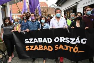 Journalists resign from Hungary news site en masse
