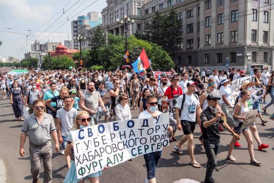 Tens of thousands protest against Putin in Russian far east, 26 detained in Moscow