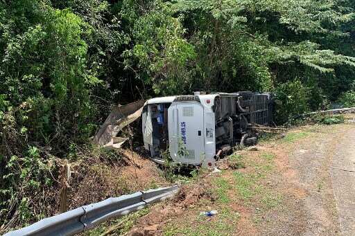 Bus crash kills 13 on high school reunion trip in Vietnam Bus crash kills 13 on high school reunion trip in Vietnam