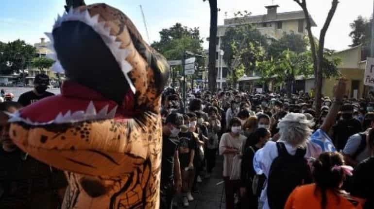 Thailand: Thousands of pro-democracy protesters continue to mount pressure on government