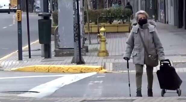 Chile: The elderly in Santiago venture out after months