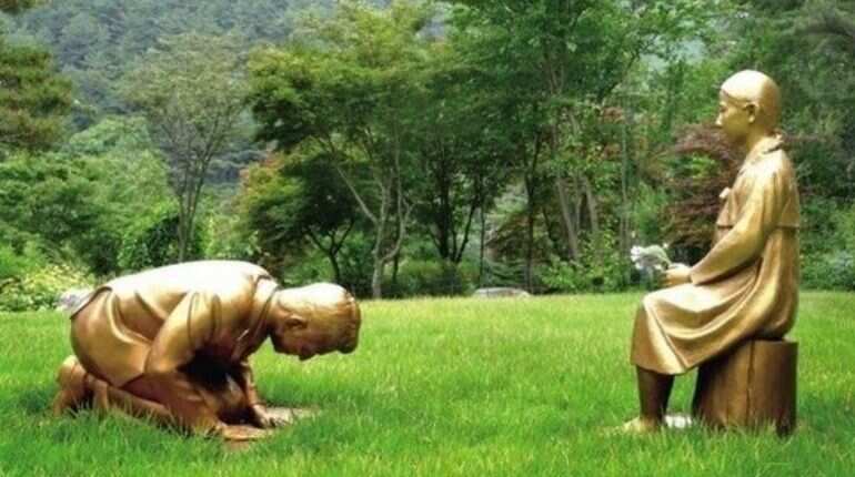 'Comfort woman' row: Japan warns South Korea against Abe's statue 'Comfort woman' row: Japan warns South Korea against Abe's statue