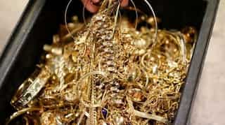 Thief in India swallows 35-gram gold ornaments with ice cream to hide them from police