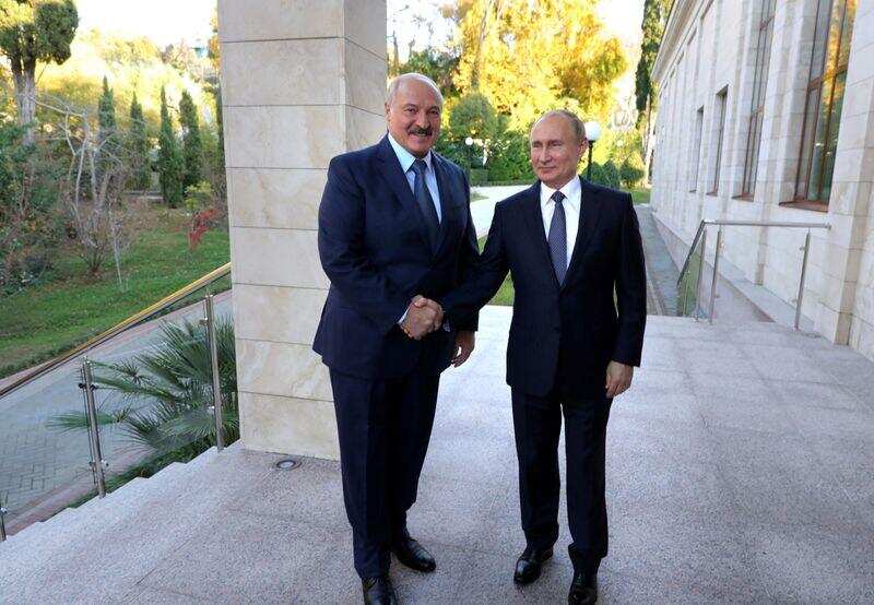 Belarus says Russians plotted attacks; Kremlin denies