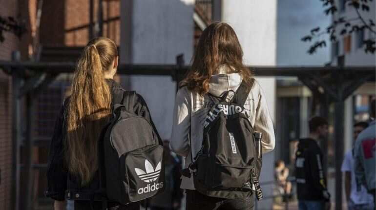 Thousands of students return as schools reopen in Germany Thousands of students return as schools reopen in Germany