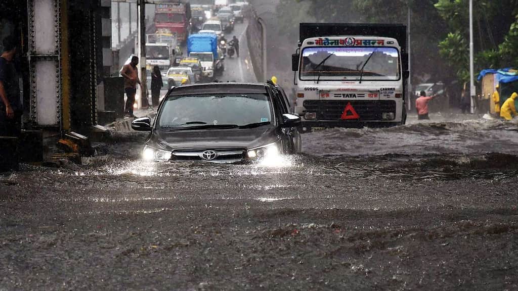 Heavy rains expected in Mumbai, Thane for next 2 days | South-West Monsoon | WION