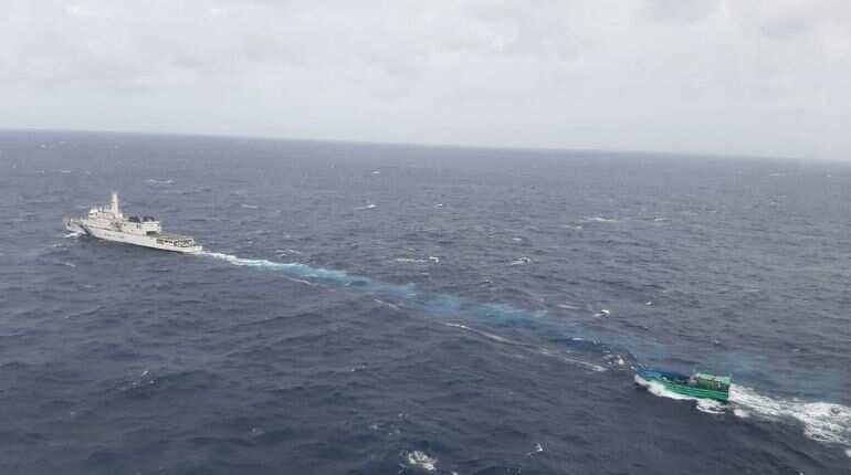 Tamil Nadu: Indian Coast Guard tows adrift boat to harbor, rescues 14 fishermen Tamil Nadu: Indian Coast Guard tows adrift boat to harbor, rescues 14 fishermen
