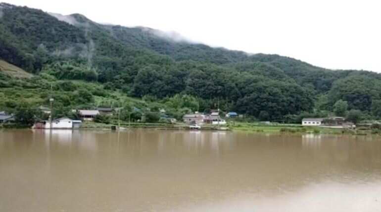 South Korea floods, landslides kill 21 as heavy rains continue South Korea floods, landslides kill 21 as heavy rains continue