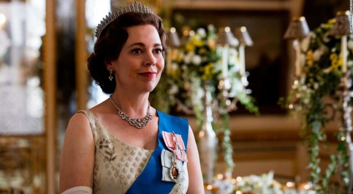 Olivia Colman on playing Elizabeth II: More pressure to portray a person who is still alive Olivia Colman on playing Elizabeth II: More pressure to portray a person who is still alive