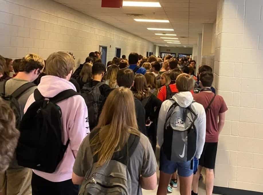 Georgia school seen in photo of a crowded hallway reports 9 cases of COVID-19 Georgia school seen in photo of a crowded hallway reports 9 cases of COVID-19
