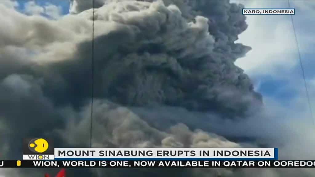 Indonesia's Mt Sinabung volcano spews ash 5km high into sky