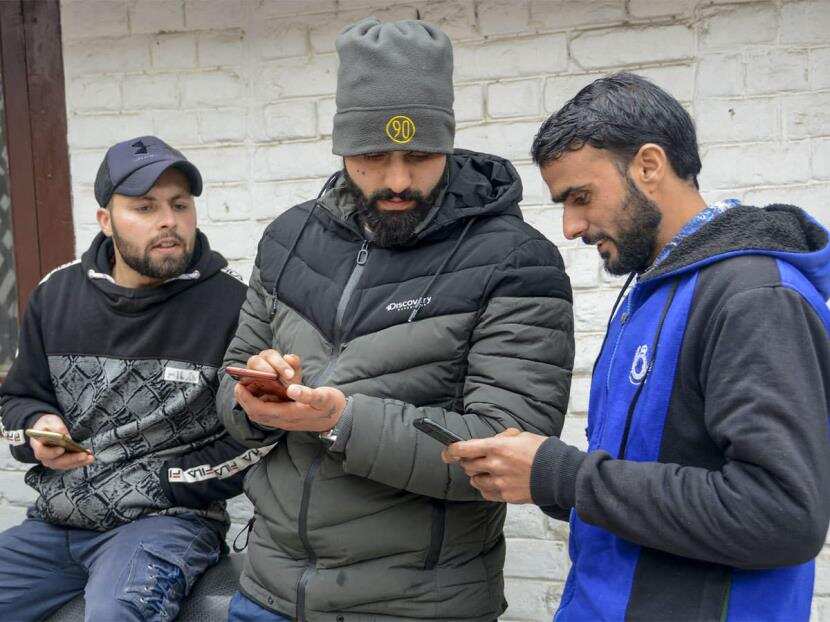 Centre mulling 4G restoration in Jammu and Kashmir for two months