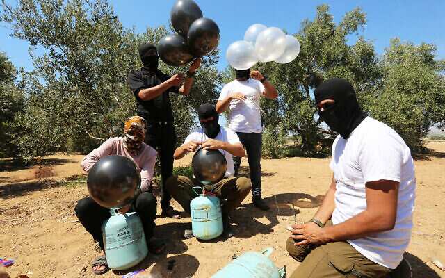 Israel closes Gaza crossing after Palestinians launch incendiary balloons