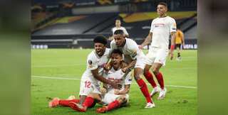 Sevilla reach Europa semis as Wolves pay for penalty miss