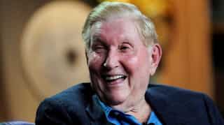 Billionaire Sumner Redstone, media mogul who headed Viacom, dead at 97