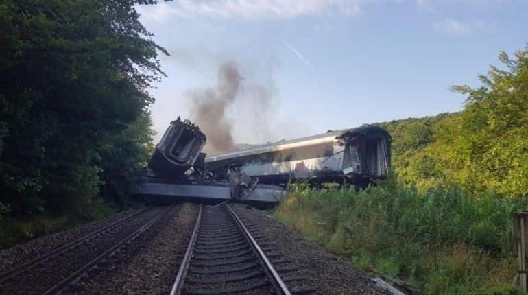 Top 10 world news today: Scottish train derailment, Hong Kong suspends extradition agreements and more