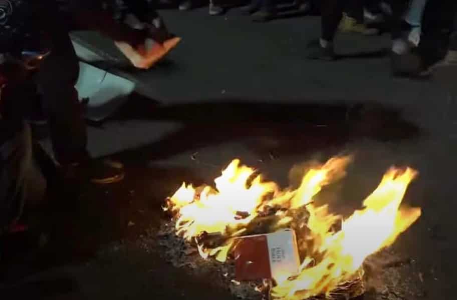 A Bible burning, and some sensation: How a fake claim about Portland protests became a good story A Bible burning, and some sensation: How a fake claim about Portland protests became a good story