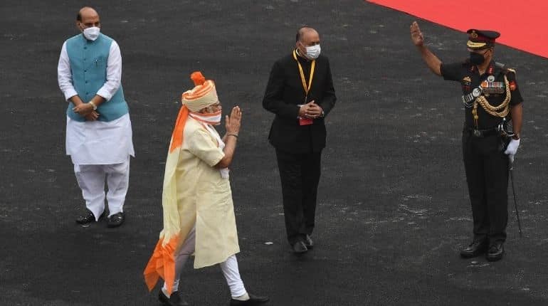 PM reaches Red Fort