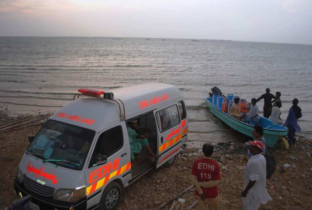 10 people killed after boat capsizes in Pakistan's Keenjhar lake | World News